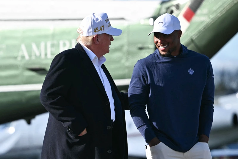 US President Donald Trump (L) walks with Philadelphia Eagles running back Saquon Barkley before boarding Air Force One Morristown Municipal Airport in Morristown, New Jersey, on April 27, 2025. Trump is returning to Washington, DC, from his residence in Bedminster, New Jersey, after traveling to Rome for the funeral of Pope Francis. (Photo by Mandel NGAN / AFP) (Photo by MANDEL NGAN/AFP via Getty Images)