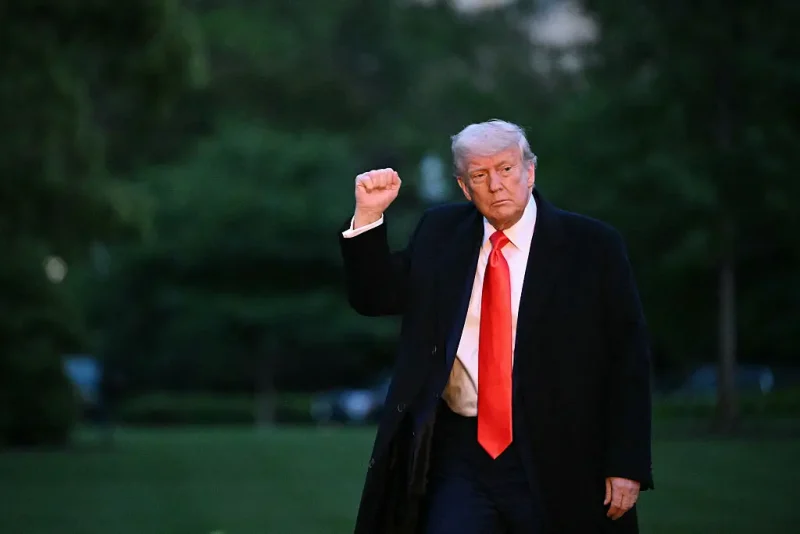US President Donald Trump pumps his fist upon arrival at the South Lawn of the White House in Washington, DC, on May 22, 2025. Trump attended a private dinner at Trump National Golf Club. (Photo by Mandel NGAN / AFP) (Photo by MANDEL NGAN/AFP via Getty Images)