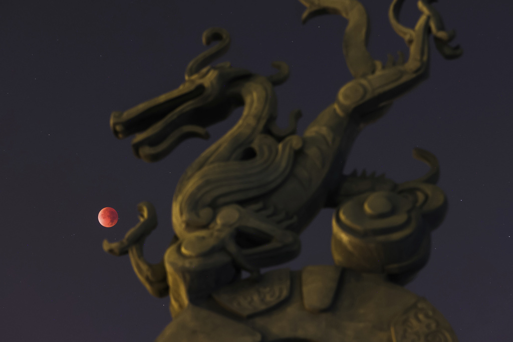 Crosses and Dragons in the Night Sky: MUST-SEE Photos from the September 7 Blood Moon