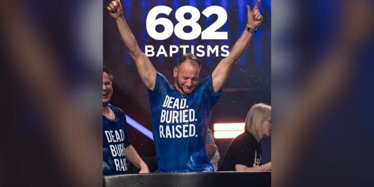 'Caught in a Hurricane of Grace': Nearly 700 Baptized at Texas Church During Sunday Service