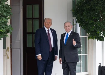 US President Donald Trump welcomes Israeli Prime Minister Benjamin Netanyahu upon his arrival at the White House West Wing in Washington, DC, on September 29, 2025. (Photo by Mehmet Eser / Middle East Images via AFP) (Photo by MEHMET ESER/Middle East Images/AFP via Getty Images)