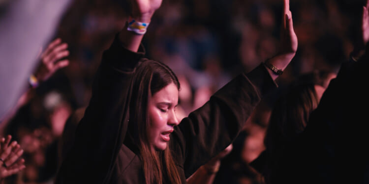 UniteUS in Tampa Sees Former Satan Worshipper Baptized, 1,000+ Choose Christ as Lord