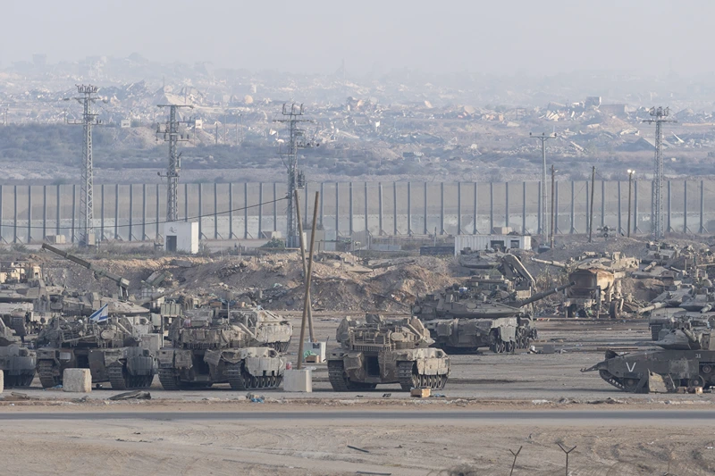 SOUTHERN ISRAEL, ISRAEL - OCTOBER 29: Israeli tanks stand near the border with the Gaza Strip as seen from a position on the Israeli side of the border on October 29, 2025 in Southern Israel, Israel. Israeli Prime Minister Benjamin Netanyahu ordered "immediate, powerful" strikes on Gaza Tuesday, after his office accused Hamas of violating the terms of the ceasefire agreement for returning remains that Israel says do not belong to any of the 13 unaccounted for hostages. The announcement of strikes followed reports of fighting in Rafah near the "yellow line" demarcating territory under IDF control in Gaza, according to the US-brokered ceasefire agreement that came into affect on October 10. (Photo by Amir Levy/Getty Images)