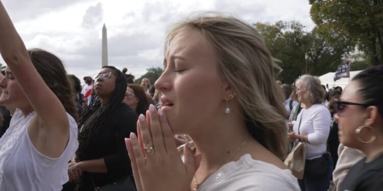Christians Fill Mile-Long Communion Table on National Mall: 'Nothing but the Blood of Jesus'