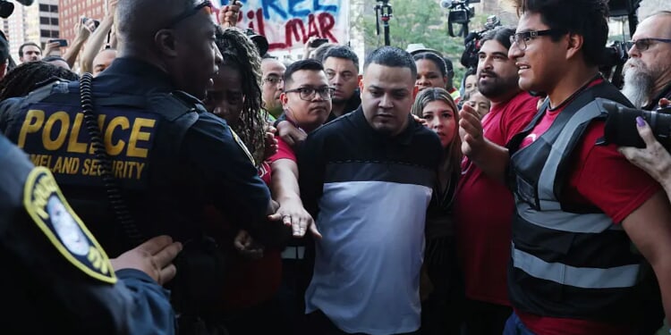 Abrego Garcia to remain in U.S. for prosecution hearing in Nashville – One America News Network