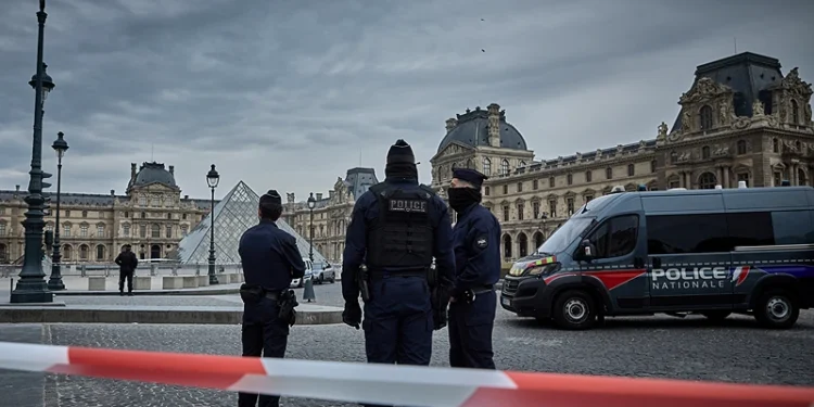 Authorities still haven’t found jewels stolen from Louvre despite 2 suspects admitting partial guilt – One America News Network