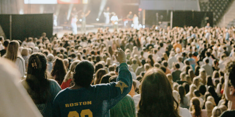 'Blown Away': Hundreds Saved and Baptized as 8,000 Students Seek Jesus at University of Tennessee