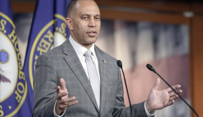 Dana Bash Humiliates Hakeem Jeffries Over His Shutdown Theater – PJ Media