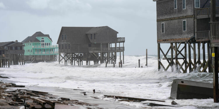 Flooding Underway as Nameless Nor'easter Starts to Slam US East Coast
