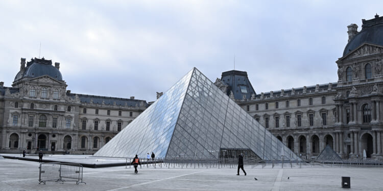 Louvre Remains Closed One Day After Jewel Heist