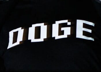 WASHINGTON, DC - MARCH 9: White House Senior Advisor Elon Musk walks to the White House after landing in Marine One on the South Lawn with U.S. President Donald Trump (not pictured) on March 9, 2025 in Washington, DC. Trump was returning to the White House after spending the weekend at Mar-a-Lago, his private club in Florida. (Photo by Samuel Corum/Getty Images)