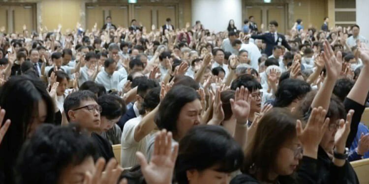 Thousands Seek Breakthrough, Healing, Spiritual Renewal During South Korea's Early Morning Prayer Festival