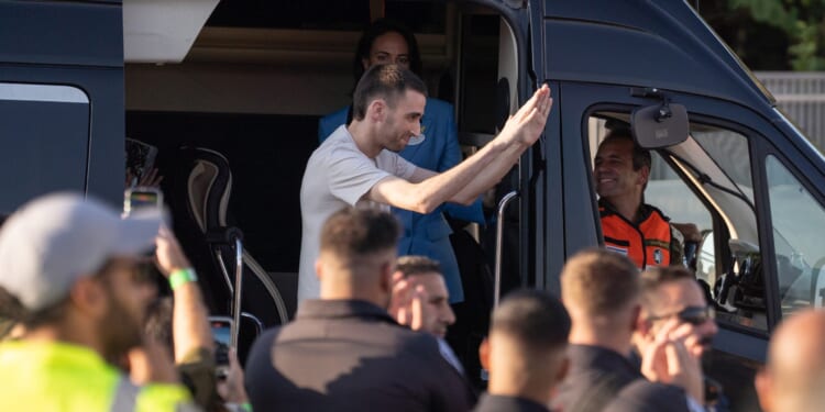 Trump, Israel Pile on Pressure as Hamas Fails to Return Hostage Bodies