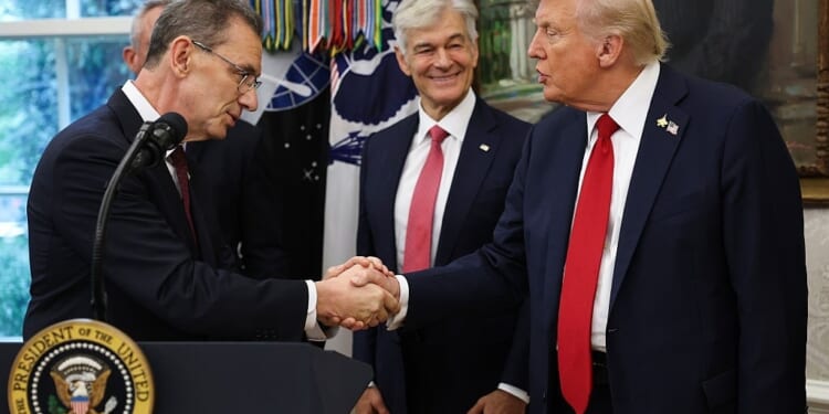 Trump Unveils Pfizer Plan to Lower Drug Prices