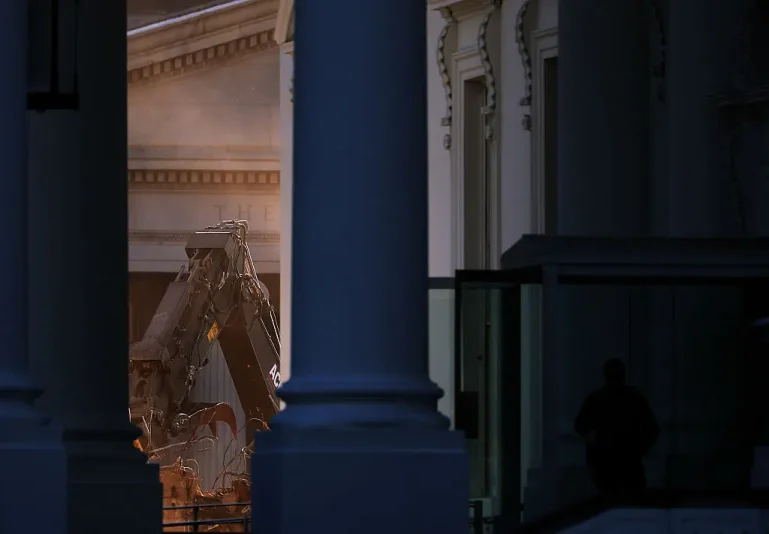 WASHINGTON, DC - OCTOBER 23: The facade of the East Wing of the White House is demolished by work crews on October 23, 2025 in Washington, DC. The demolition is part of U.S. President Donald Trump's plan to build a ballroom reportedly costing $250 million on the eastern side of the White House. ( (Photo by Alex Wong/Getty Images)