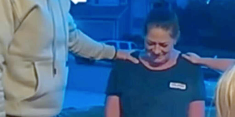 ‘Jesus Loves You’: Pastor’s Powerful Act After Delivery Woman Brings Wrong Order Goes Viral