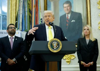 WASHINGTON, DC - OCTOBER 15: U.S. President Donald Trump speaks as Federal Bureau of Investigation Director Kash Patel (L) and U.S. Attorney General Pam Bondi look on during a press conference in the Oval Office of the White House on October 15, 2025 in Washington, DC. Trump and Patel provided an update on the Trump administration’s progress in reducing violent crime. (Photo by Kevin Dietsch/Getty Images)