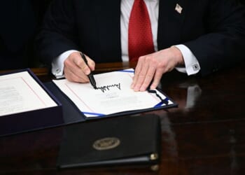 Paychecks to federal employees expected to resume over the weekend – One America News Network