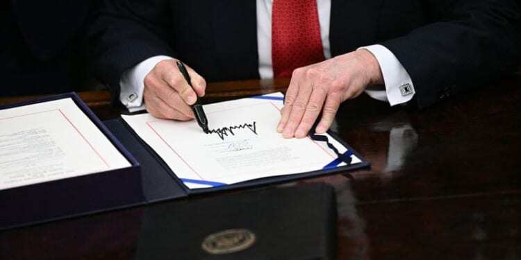 Paychecks to federal employees expected to resume over the weekend – One America News Network