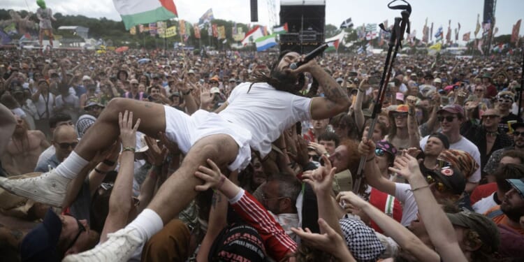 Beware poshos cosplaying as punks