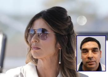 U.S. Homeland Security Secretary Kristi Noem participates in a briefing at the Federal Law Enforcement Training Centers, on November 7, 2025, in North Charleston, South Carolina. (Photo by Alex Brandon-Pool/Getty Images) / Mario Bustamante-Leiva (Metropolitan Police)