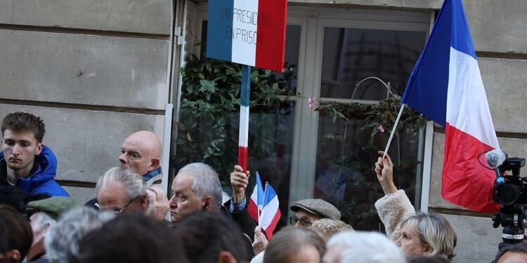 Democracy vs Elites: Fractured France and Irish Spoilers