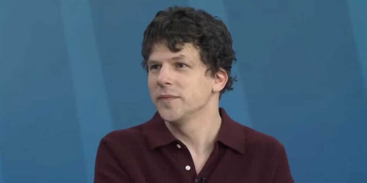 Hollywood Celebrity Donating Kidney to Complete Stranger: 'I'm So Excited'