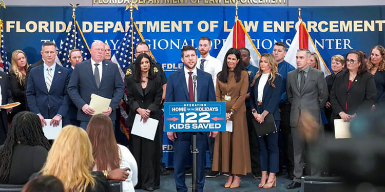 US Marshals Help Rescue 122 Missing Children Calling It 'Largest Rescue Mission in History'