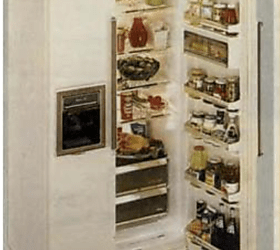 1984 Kenmore Refrigerator (maybe JD Vance’s), with a retail price of $1359.99 (image from 1984 Sears catalog, archived by https://christmas.musetechnical.com/)