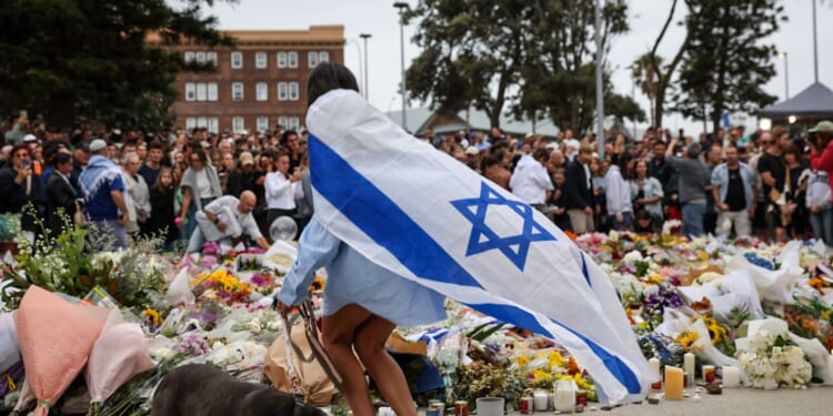 Police ‘Froze’ As Terrorists Massacred Jews on Bondi Beach, Eyewitness Accounts and Videos Suggest