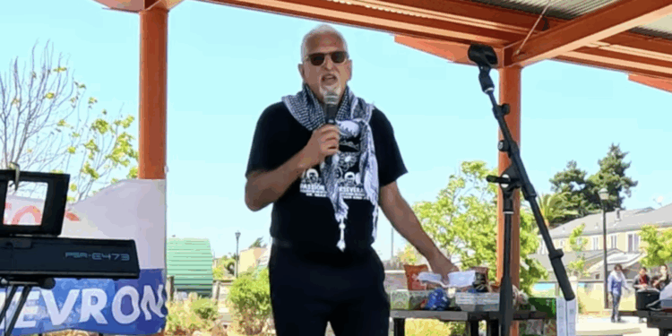 Left-Wing Mayor Faces Calls To Resign for Saying Bondi Beach Terror Attack Was 'False Flag'