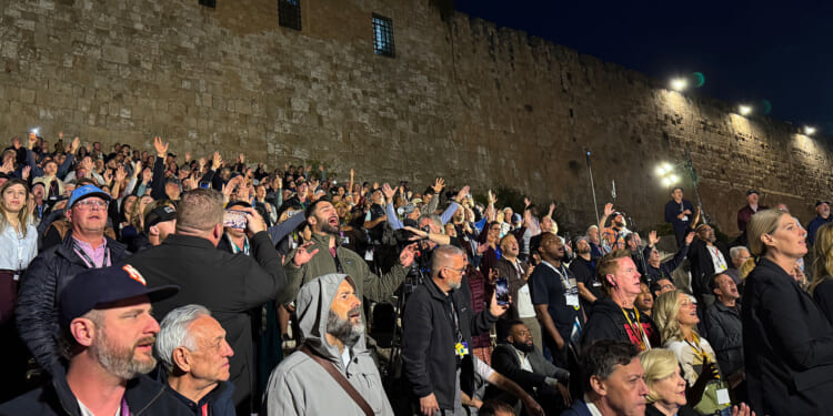 As Pastors Visit, Pray at Western Wall, Site's Rabbi Offers Gratitude to Clergy, Thanks to American People