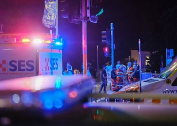 SYDNEY, AUSTRALIA - DECEMBER 14: Police enforce a cordon at Bondi Beach after a mass shooting on December 14, 2025 in Sydney, Australia. Two gunmen dressed in black fired several shots at Sydney