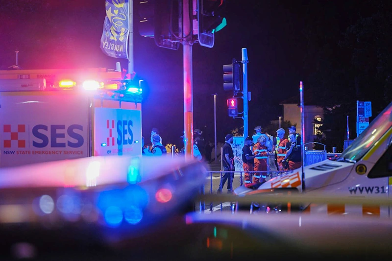 SYDNEY, AUSTRALIA - DECEMBER 14: Police enforce a cordon at Bondi Beach after a mass shooting on December 14, 2025 in Sydney, Australia. Two gunmen dressed in black fired several shots at Sydney's world-famous Bondi Beach, causing at least 10 fatalities and several more casualties, as New South Wales police said the toll was very likely to climb. (Photo by George Chan/Getty Images)