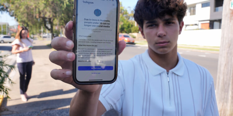 Australia's Youth Social Media Ban Has US Lawmakers Inspired to Make Similar Laws