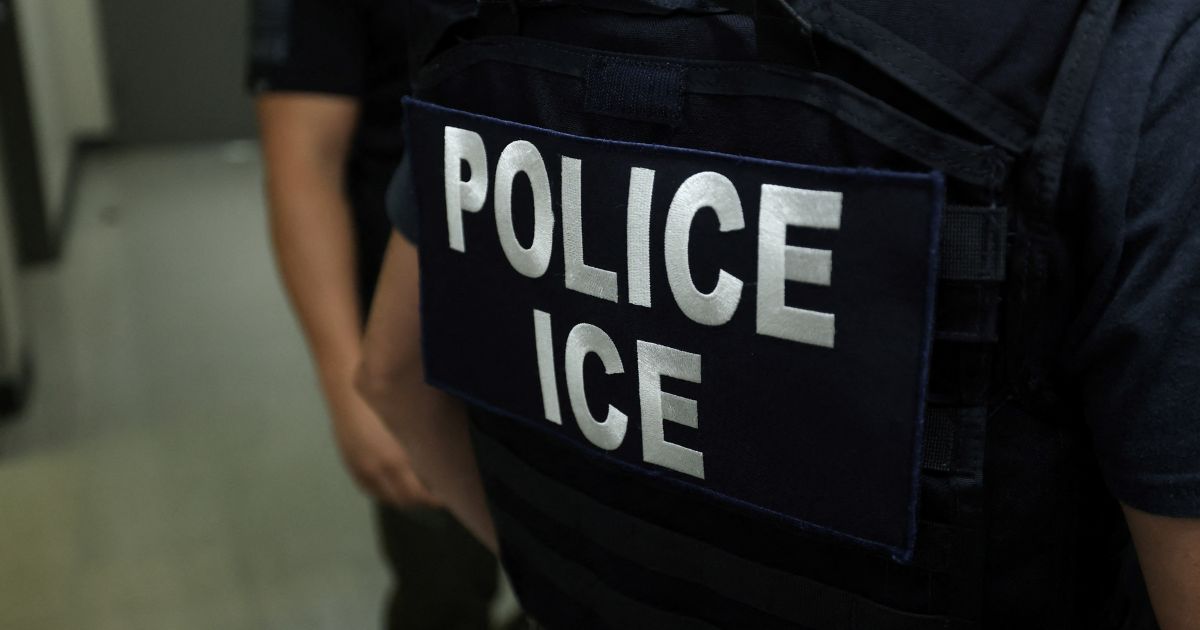 An Immigration and Customs Enforcement (ICE) agent stands in a hallway outside of a courtroom in the New York Federal Plaza Immigration Court in New York on July 17, 2025.