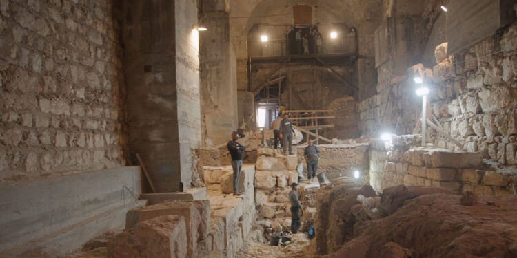 Discovery in Jerusalem's Old City Reveals Wall Dating Back to Era of First Hanukkah