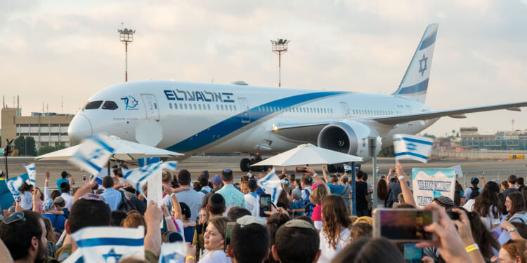 Israeli Foreign Minister Calls on Jews Around the World to Immigrate to Israel