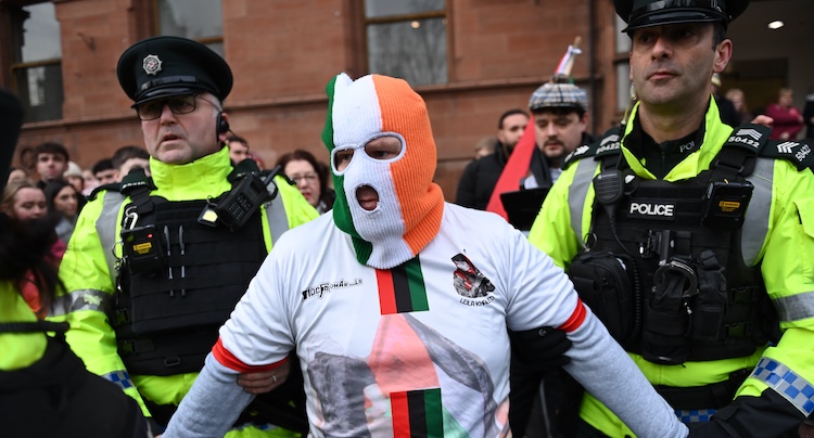 Let Anti-Semites Dig Themselves Out of Trouble – Commentary Magazine