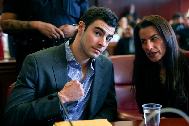 NEW YORK, NEW YORK - DECEMBER 8: Luigi Mangione (L) appears with his lawyers for a suppression of evidence hearing in the killing of UnitedHealthcare CEO Brian Thompson in Manhattan Criminal Court on December 8, 2025 in New York City. Mangione's lawyers will argue to have the evidence thrown out because police officers allegedly did not read Mangione his Miranda rights and did not have a proper warrant when they searched his backpack at a Pennsylvania McDonald's last December. He is accused of fatally shooting UnitedHealthcare CEO Brian Thompson and faces state and federal murder charges. (Photo by Sarah Yenesel - Pool/Getty Images)