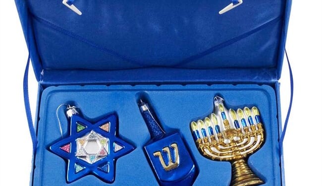 Men Shout ‘Free Palestine’ While Shooting Hanukkah Decor at California Home – PJ Media