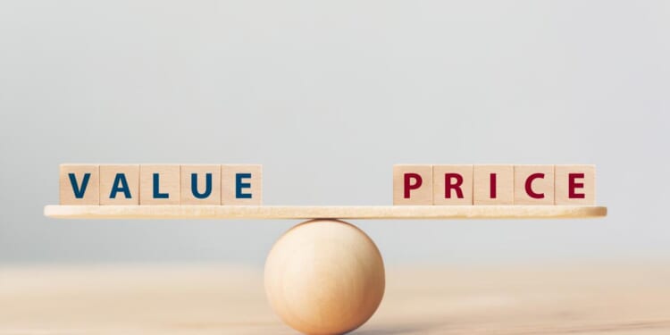 Subjective Valuation versus Arbitrary Valuation