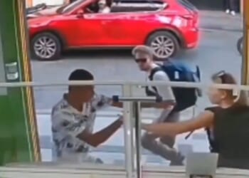 An American couple was reportedly recorded in Colombia while the male left his female companion to deal with a knife attack alone.