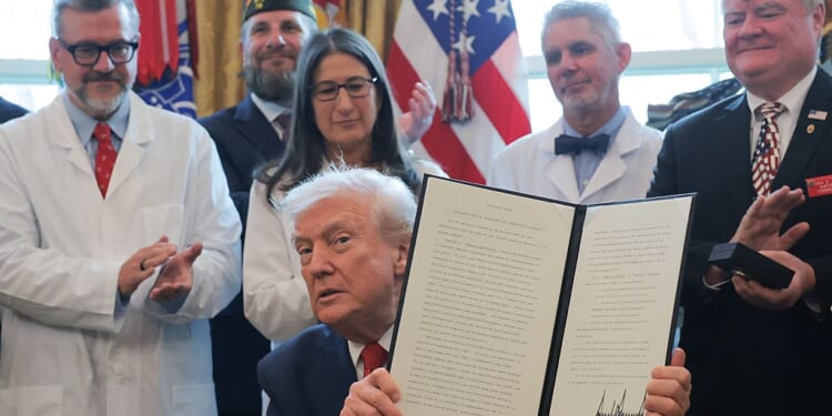 Trump Signs EO to Reclassify Marijuana for Research