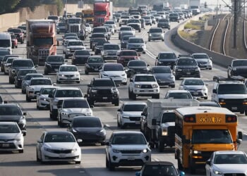 PASADENA, CALIFORNIA - DECEMBER 03: Motorists drive on Interstate 210 during the morning commute on December 03, 2025 in Pasadena, California. President Donald Trump will reportedly announce new fuel economy standards today which will roll back fuel efficiency standards put in place by former President Joe Biden. (Photo by Mario Tama/Getty Images)
