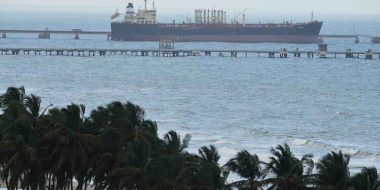 Venezuela Seeks to Criminalize Oil Tanker Seizures as Trump Puts Pressure on Maduro