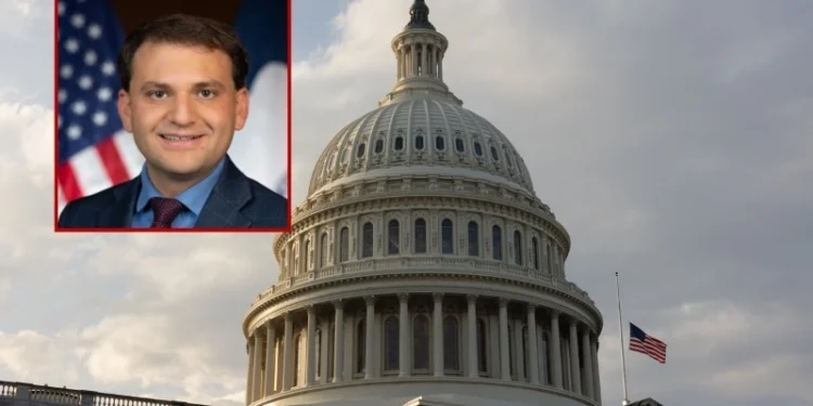 (Background) The U.S. Capitol is seen on the 40th day of a government shutdown on November 9, 2025 in Washington, DC. (Anna Rose Layden/Getty Images) / (L) Photo of Wyoming Secretary of State Chuck Gray via the Wyoming Secretary of State’s Office.