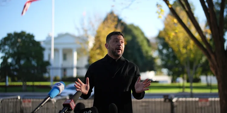 WASHINGTON, DC - OCTOBER 17: Ukrainian President Volodymyr Zelensky speaks during a news conference in Lafayette Park outside the White House on October 17, 2025, in Washington, DC. Zelensky spoke with members of the media following a meeting with U.S. President Donald Trump on advancing a peace deal between Russia and Ukraine. (Photo by Andrew Harnik/Getty Images)