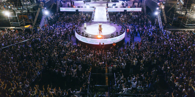 17,000 Choose Jesus as 130,000 Gather for Philippines Gospel Crusade: 'God Be the Glory'