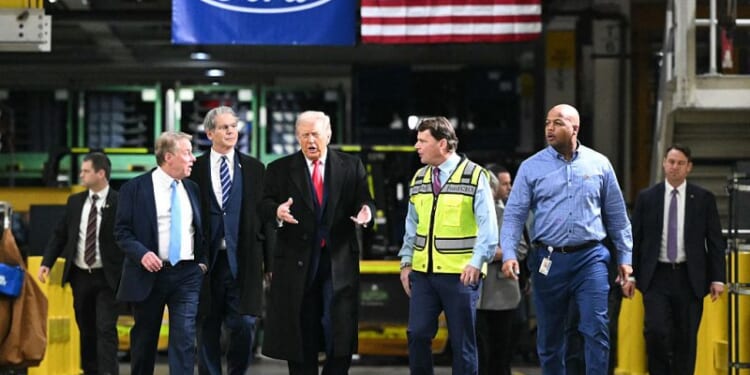 Trump’s response to now suspended Ford factory worker was ‘appropriate and clear’ – One America News Network